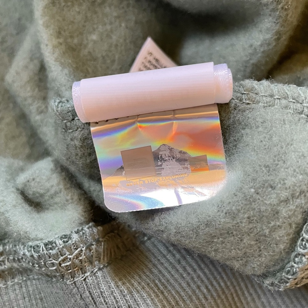 The North Face Women’s Half Dome Hoodie Luxe - Picture 6 of 6